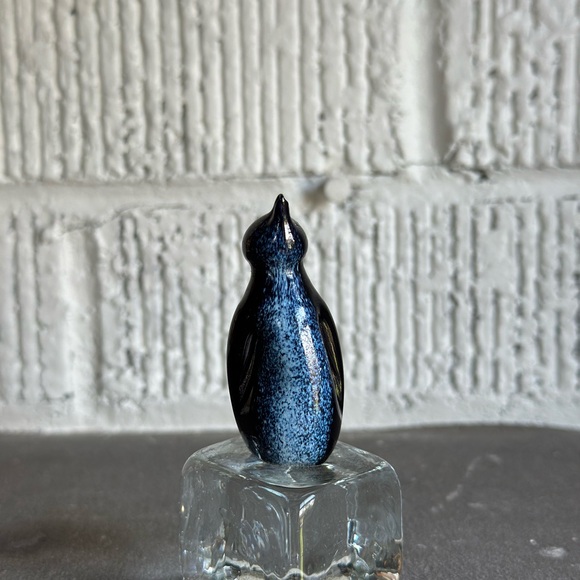 Ron Hinkle dying art glassworks penguin on ice. 3” H. Handmade West Virginia - Picture 6 of 9